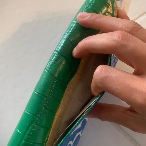 Hand painted Michael Kors WALLET (PAINTED BY OWNER NOT Painted by MICHAEL KORS!! - Picture 4 of 10